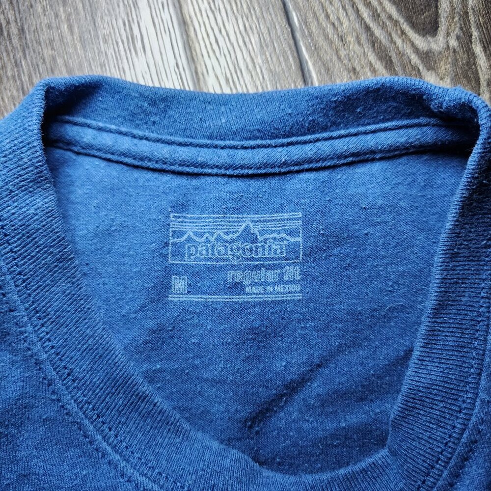 Patagonia Shirt Mens Medium Blue Logo Organic Cotton Tee Recycled Polyester - Picture 4 of 4